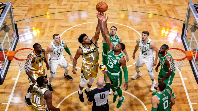 NBA总决赛丹佛掘金队与波士顿凯尔特人队球员在球场中央跳球开赛的精彩瞬间